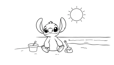 Zwart-wit tekening van Stitch die op het strand zit naast een zandemmer en schepje, met de zee en zon op de achtergrond.