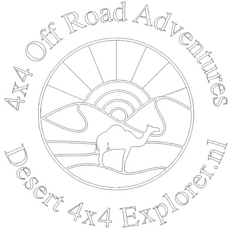 Zwart-witte lijntekening van een woestijn 4x4 logo met een kameel, duinen en de tekst '4x4 Off Road Adventures' en 'Desert 4x4 Explorer.nl'.