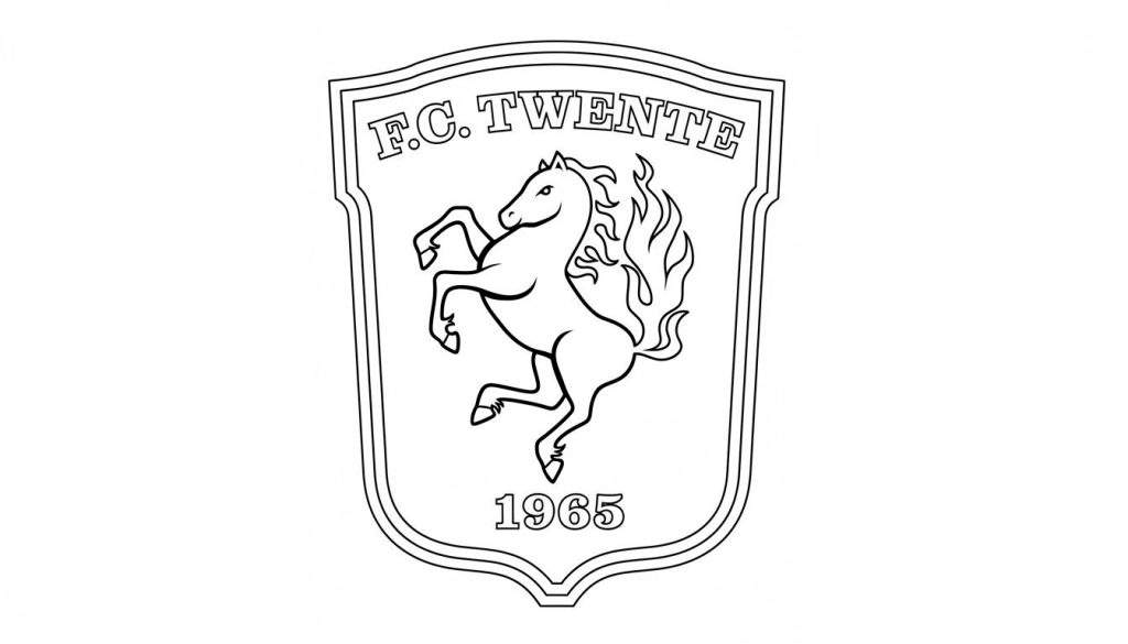 Zwart-witte kleurplaat van een lachende jongen in voetbaltenue die een voetbal trapt, met een klein doel en een voetbal op de grond. De kleurplaat is gericht op FC Twente fans.