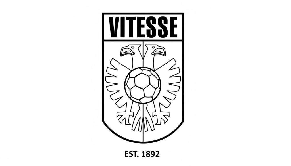 Zwart-wit kleurplaat van het Vitesse voetbalclub logo. Het schildvormige logo toont twee adelaarskoppen, een voetbal, de tekst 'VITESSE' bovenaan en 'EST. 1892' eronder.