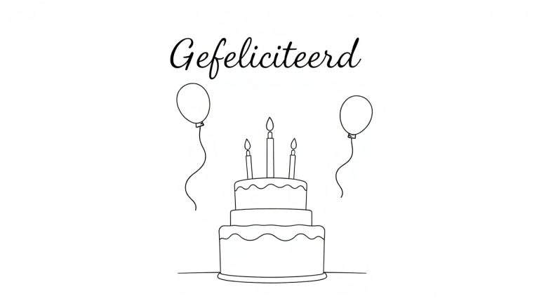 Kleurplaat van een verjaardagstaart met drie brandende kaarsjes en ballonnen, met de tekst 'Gefeliciteerd'. Zwart-wit lijntekening.